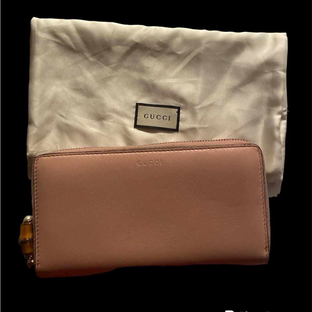 Use Gucci wallet little pink excelente condition!!
